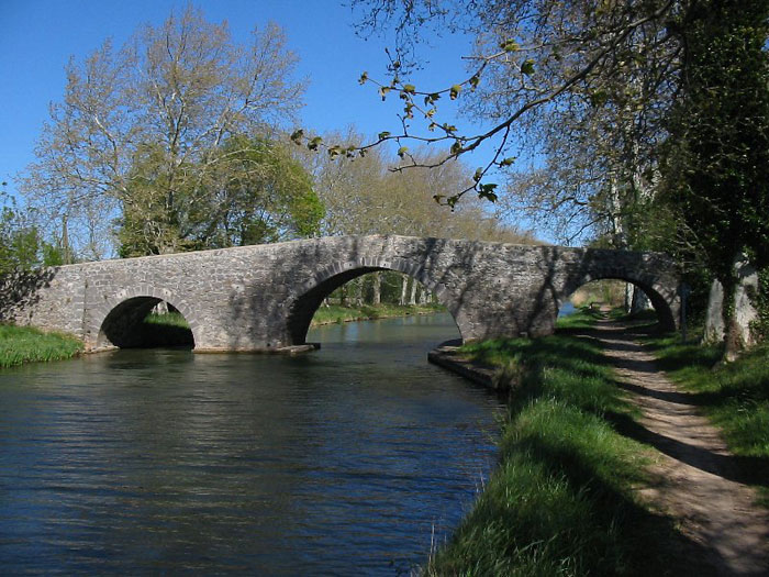 Promenade au bord du Canal du Midi